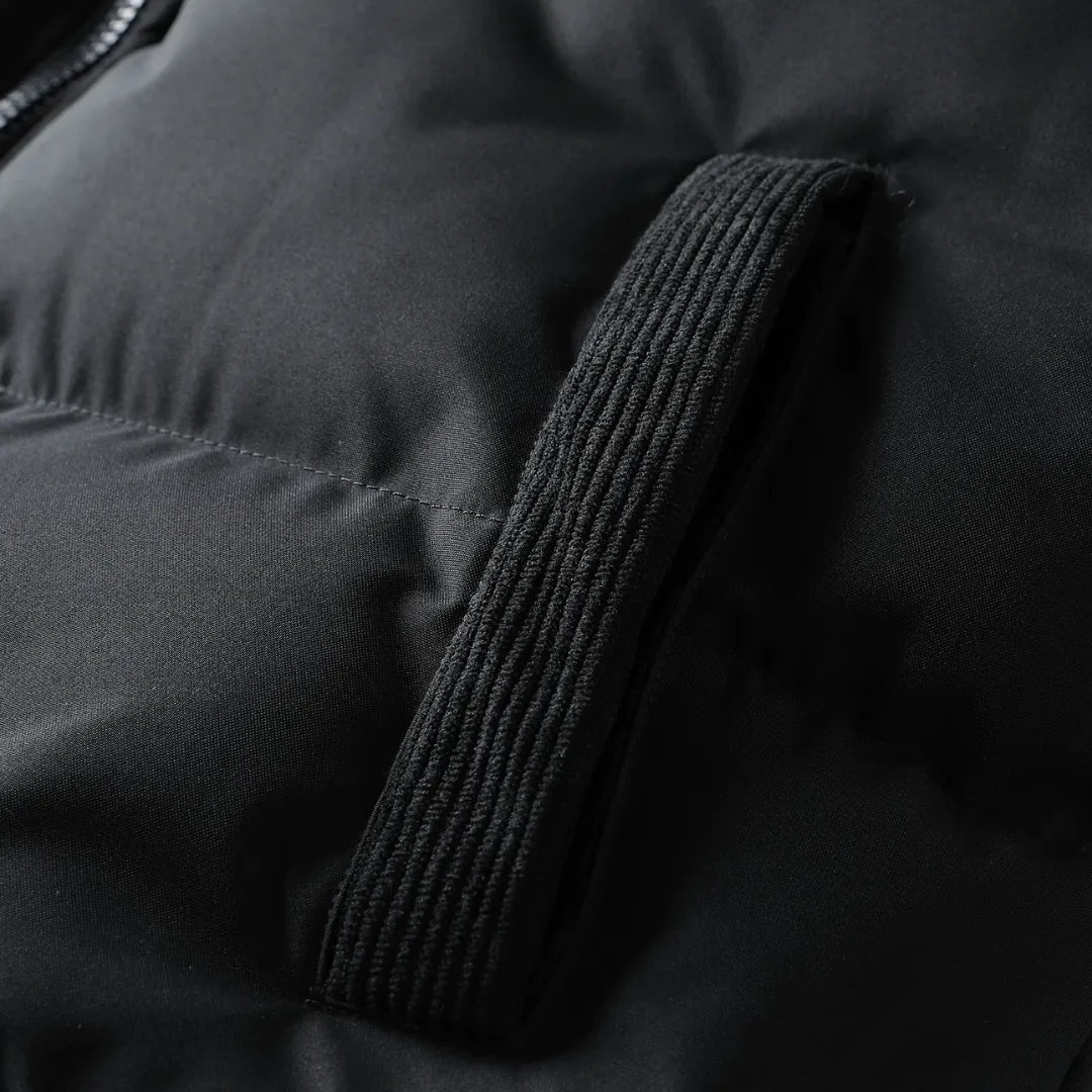Gefütterte Winterjacke für Herren mit abnehmbarer Kapuze